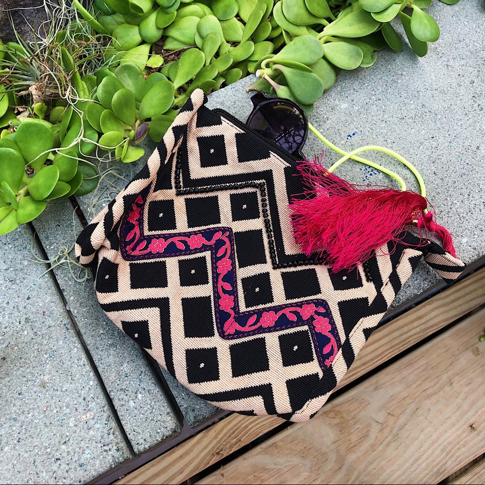 “IT MATTERS!” STUDIO | Beaded and Woven Pouch